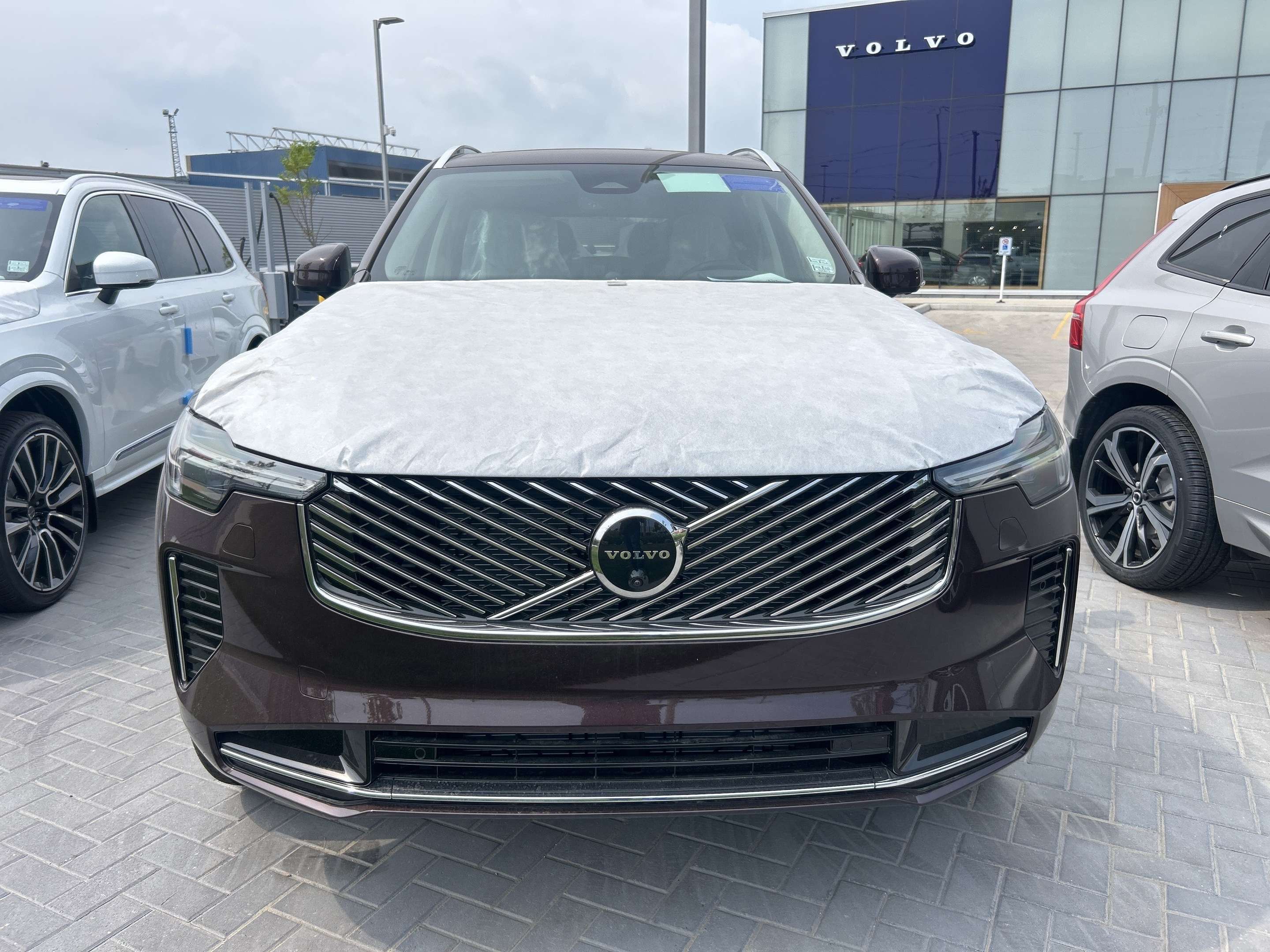 2026 Volvo XC90 B6 AWD Ultra Bright Theme 7-Seater alt 2