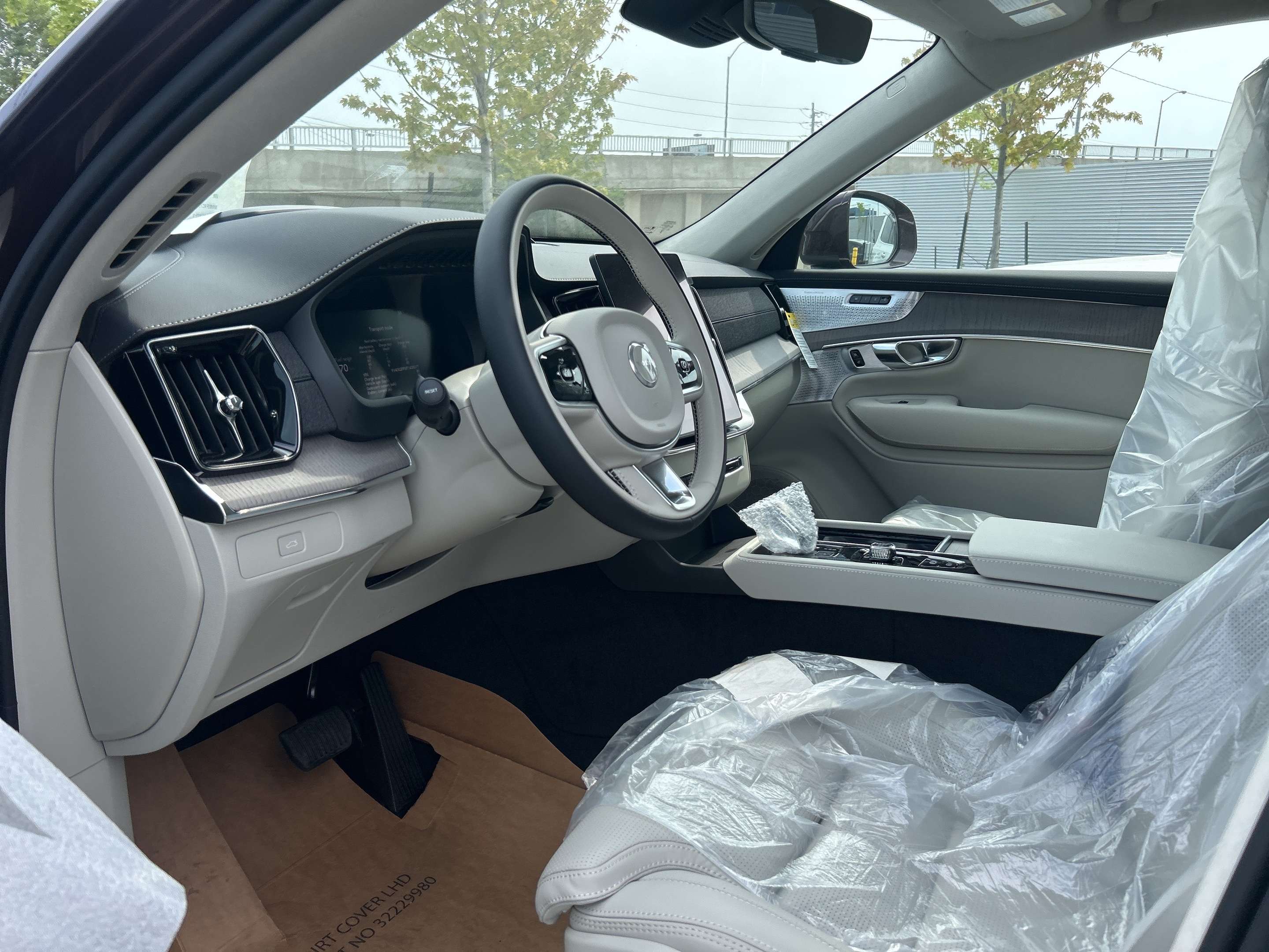 2026 Volvo XC90 B6 AWD Ultra Bright Theme 7-Seater thumb 6