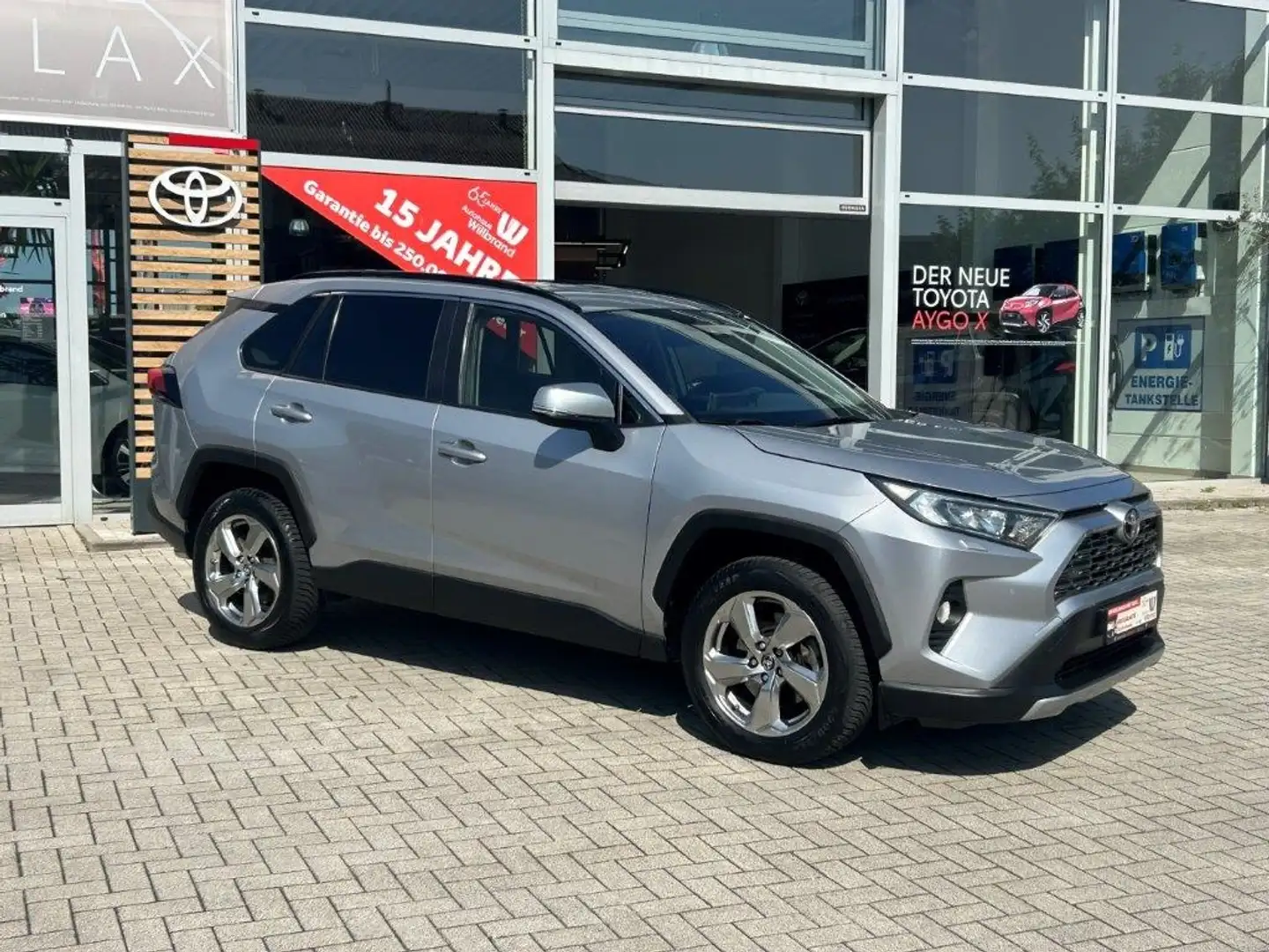 Toyota RAV 4 4x2 Club 2.0 LED ACC El.Heckklappe DAB SHZ Silber - 2
