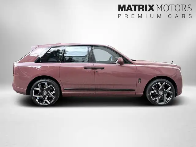 Rolls-Royce Cullinan view 5