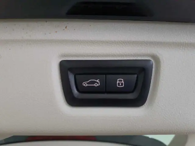BMW 3 Series view 12