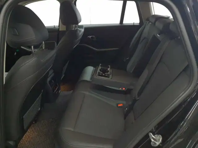 BMW 3 Series view 8