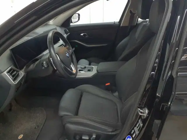 BMW 3 Series view 3