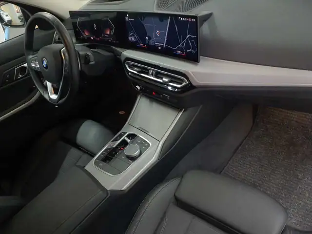 BMW 3 Series view 14