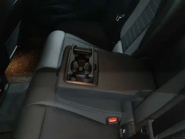 BMW 3 Series view 9