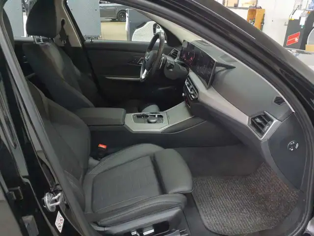 BMW 3 Series view 13