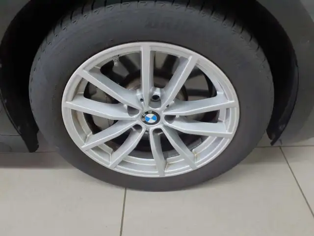 BMW 3 Series view 15