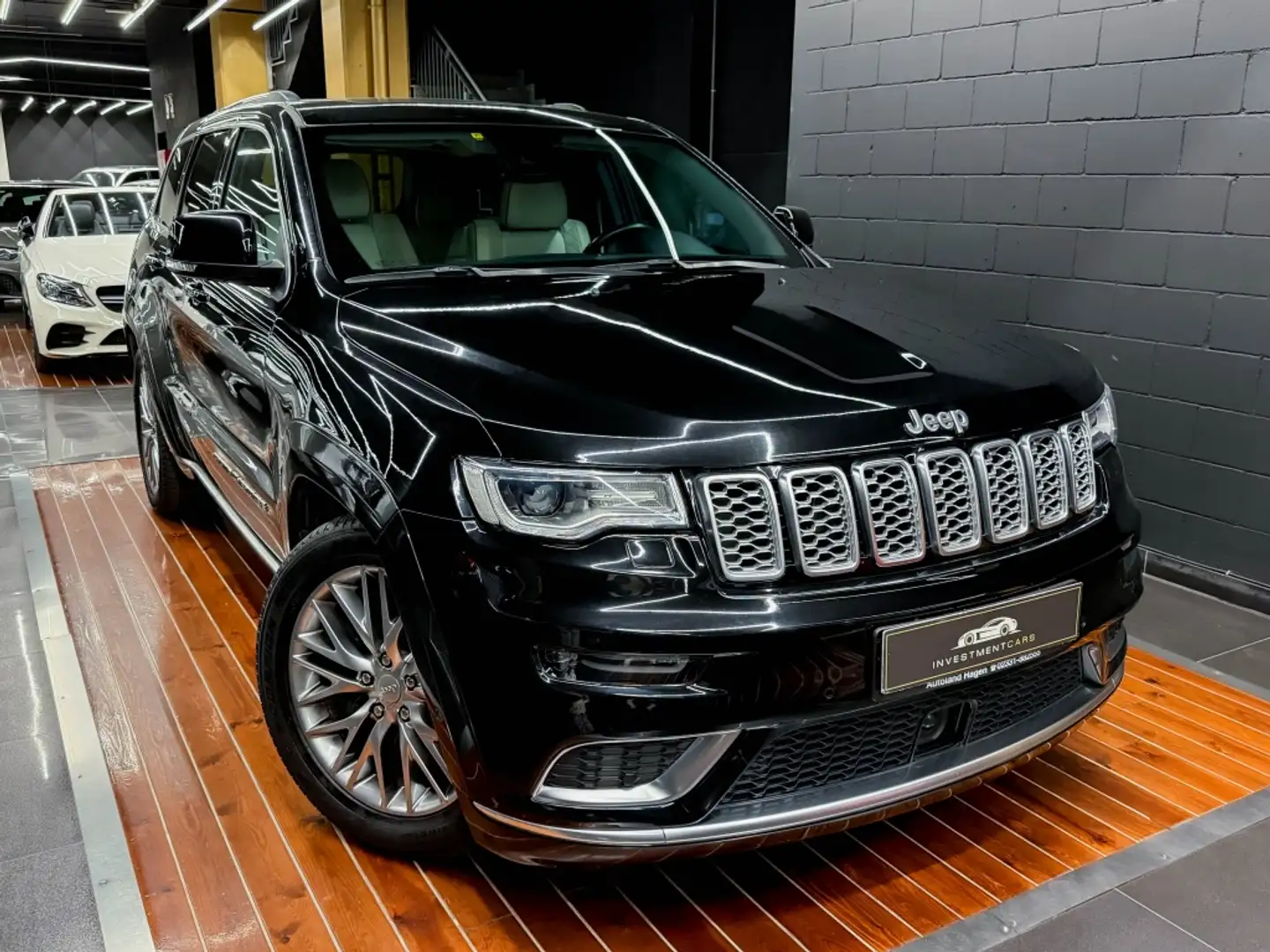 Jeep Grand Cherokee 3.0CRD Summit Platinum Aut. Zwart - 1