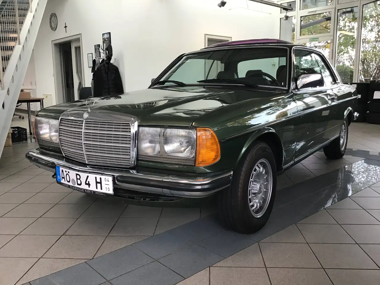 Mercedes-Benz 230 CE Coupe / C123 / Oldtimer / H-Kennzeichen / Wertgutachten 15T€ / Schiebedach elektrisch, foto 1