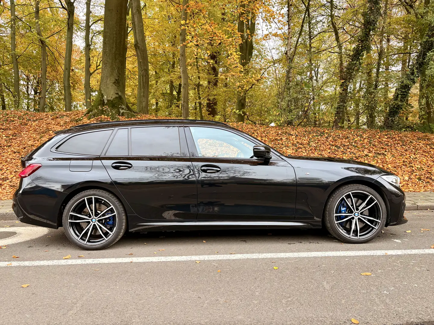 BMW 330 330e Touring Aut. M Sport Noir - 2