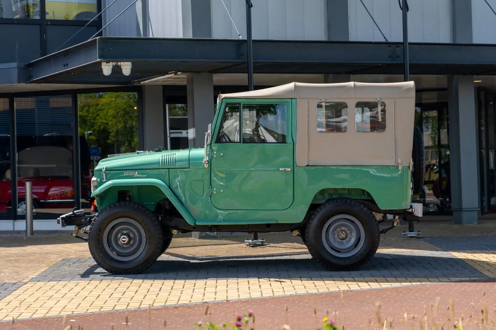 Toyota Land Cruiser FJ40 / FJ 40 'fully restored' Groen - 2