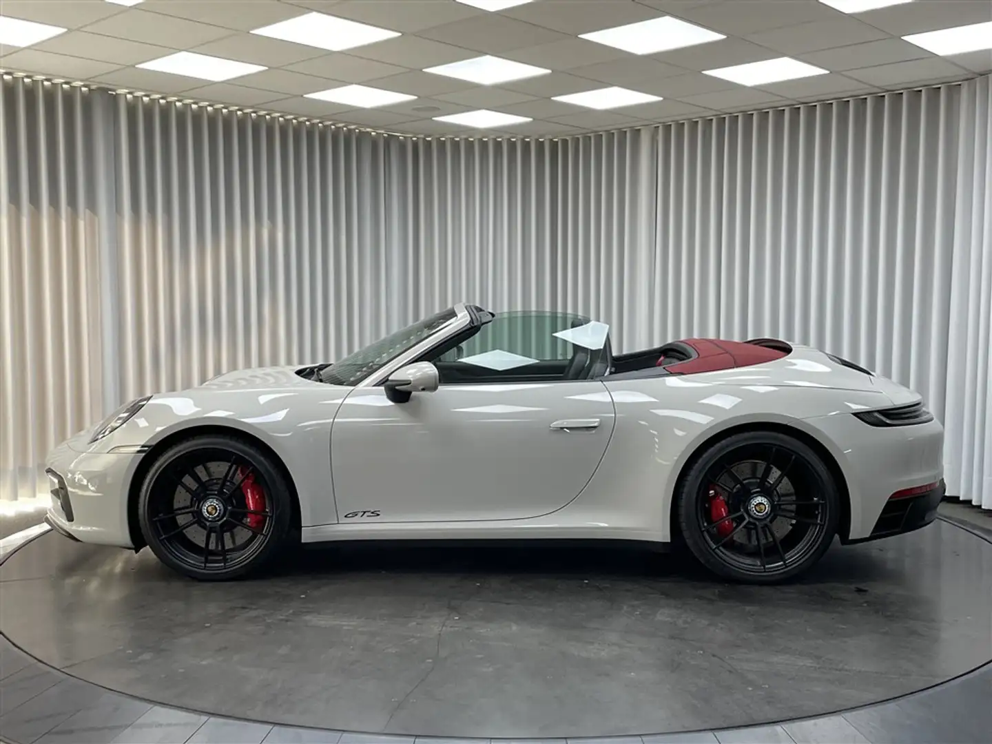 Porsche 911 Carrera 4 GTS / Cabrio / LED / 360° Cam / ... Grijs - 2