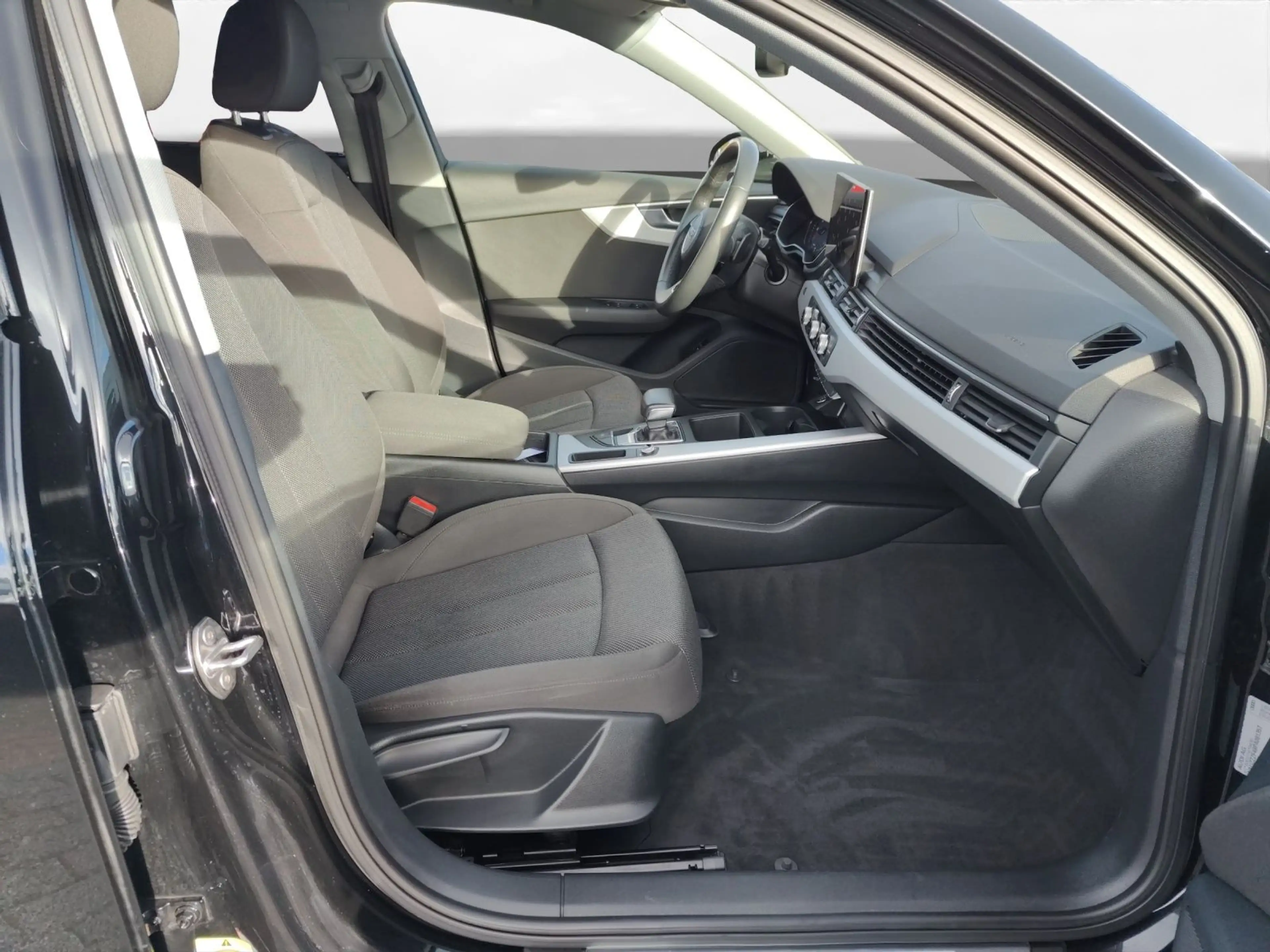 Audi A4 35 2.0 TFSI advanced S-tronic Navi LED — photo 12