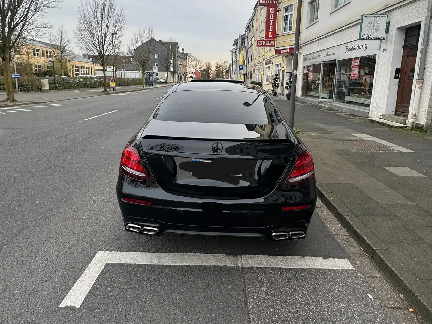 Mercedes-Benz E 400 d 4Matic 9G-TRONIC Sportstyle Edition Fekete - 2