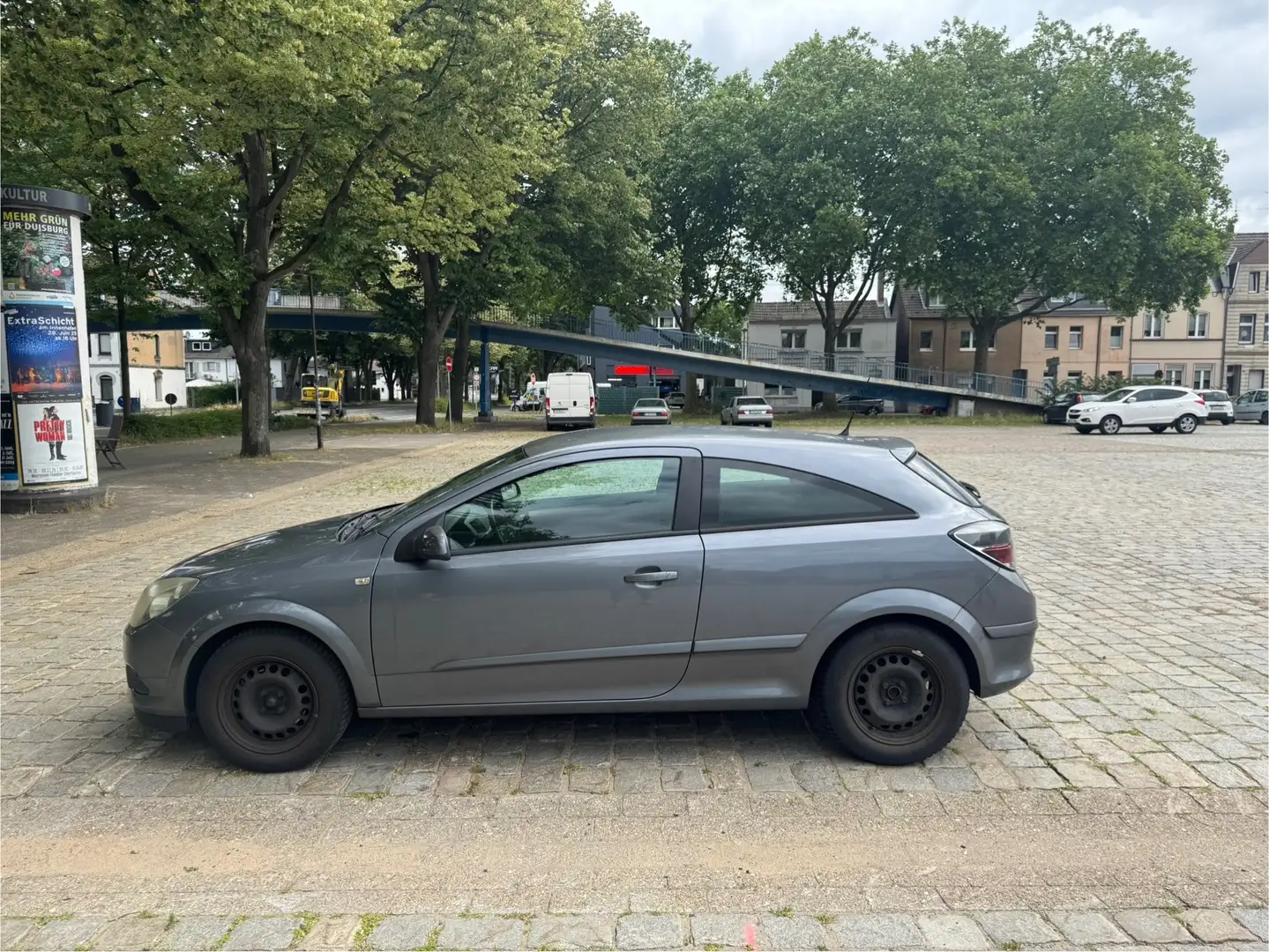 Opel Astra GTC Grau - 2