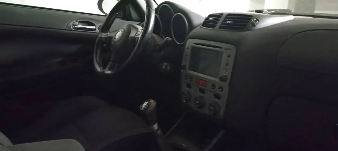 Alfa Romeo 147 2.0 Twin Spark Distinctive, foto 5