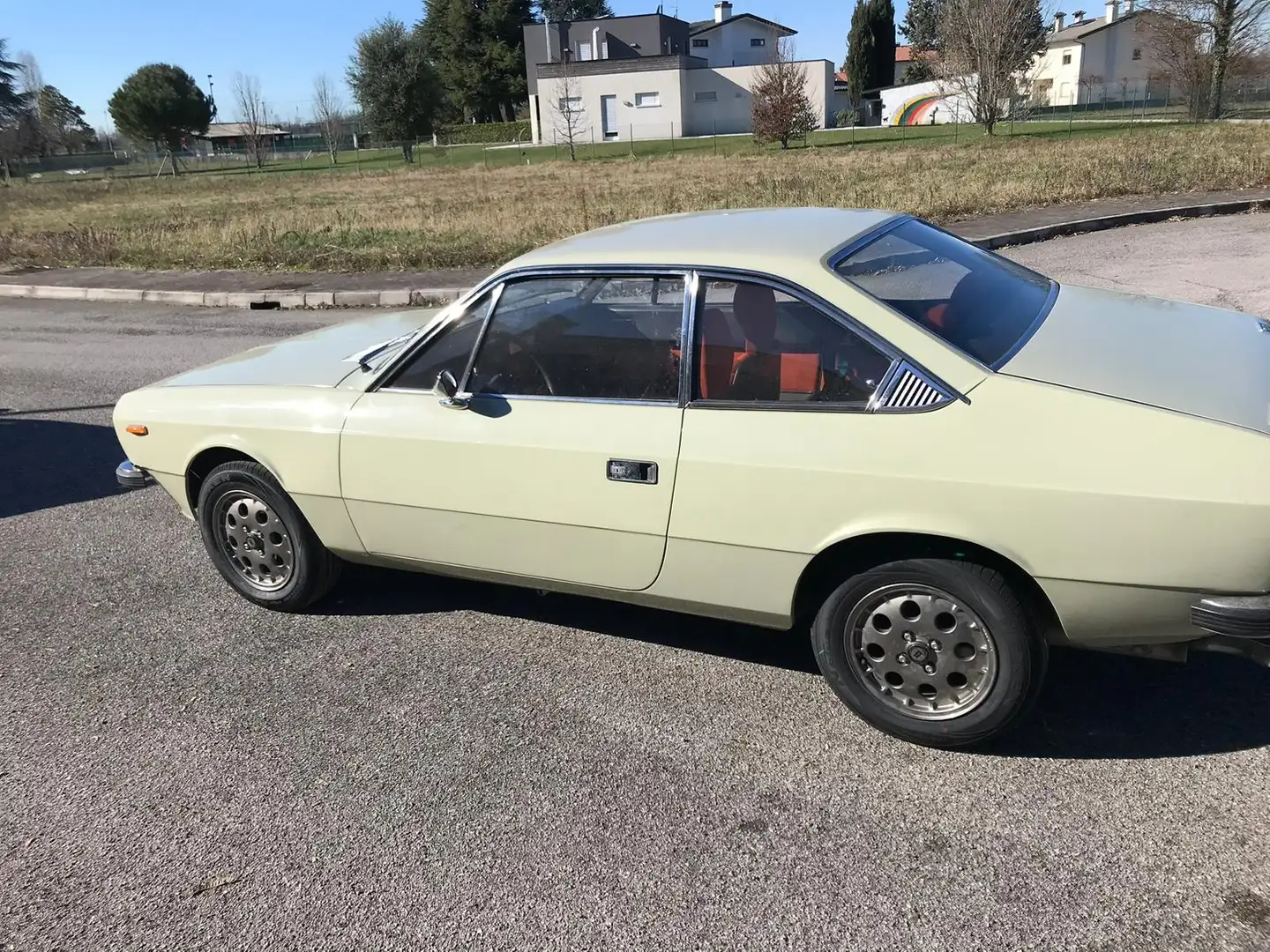 Lancia Beta Coupe 1.6 Бежевий - 1