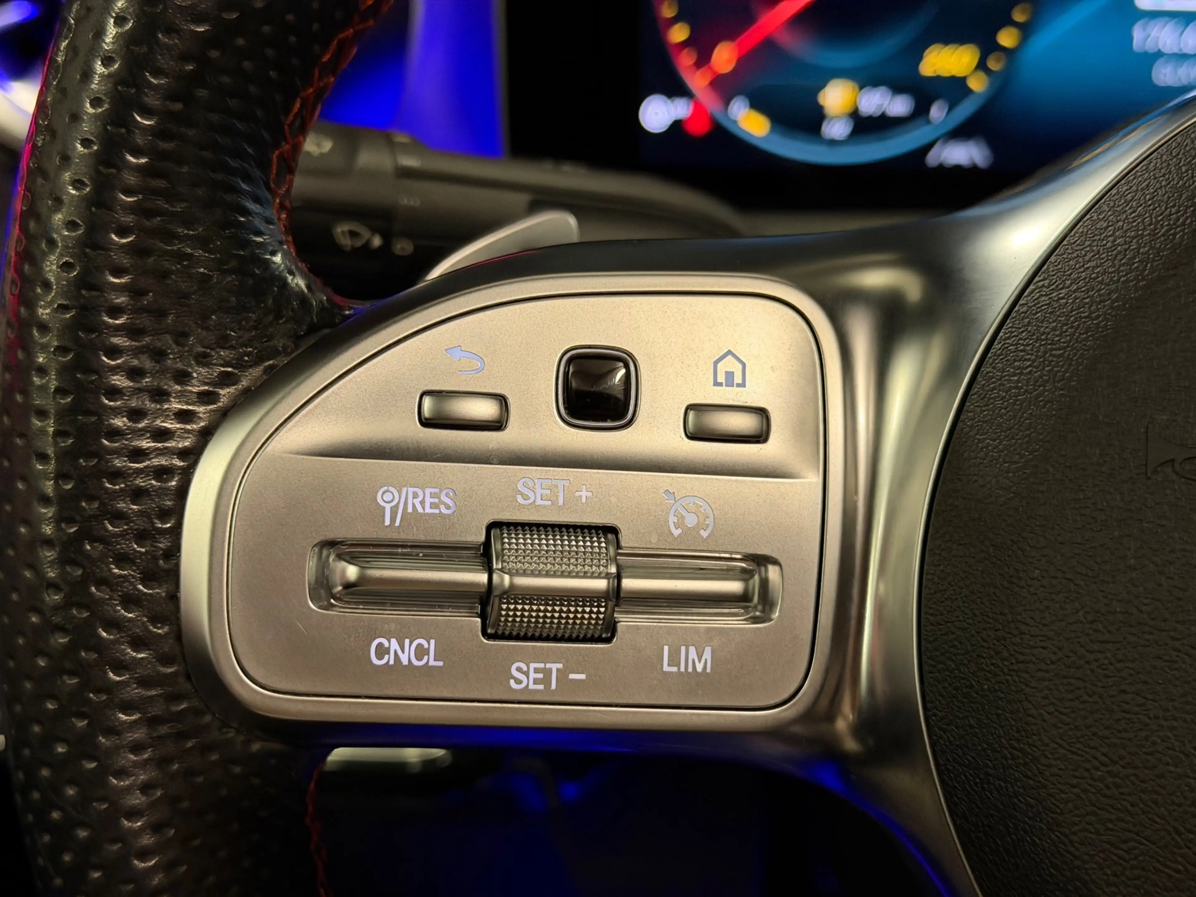 Mercedes-Benz CLA 180 AMG|PANO|SFEER|MEMORY|FULL OPTIONS — photo 19