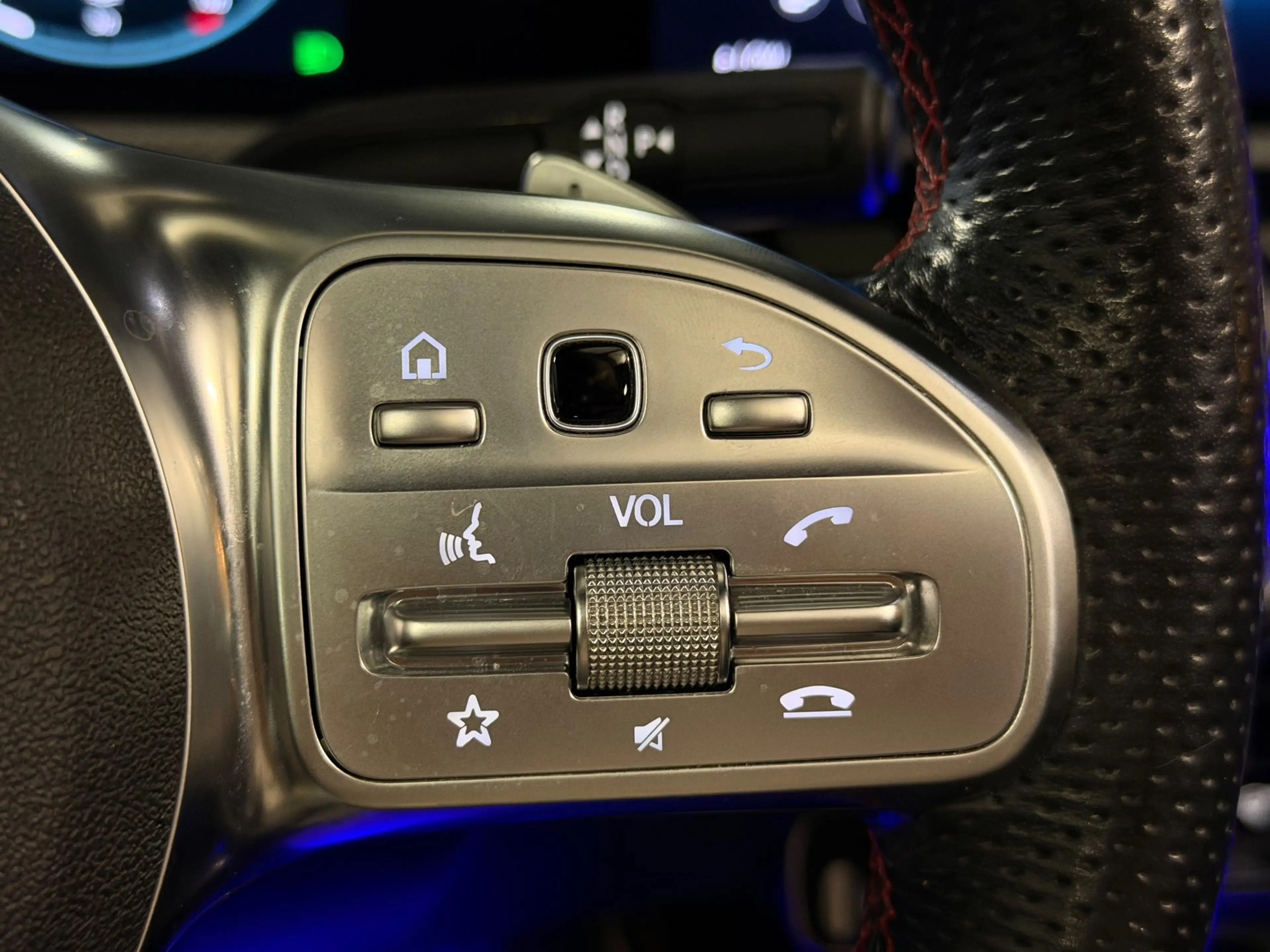 Mercedes-Benz CLA 180 AMG|PANO|SFEER|MEMORY|FULL OPTIONS — photo 18