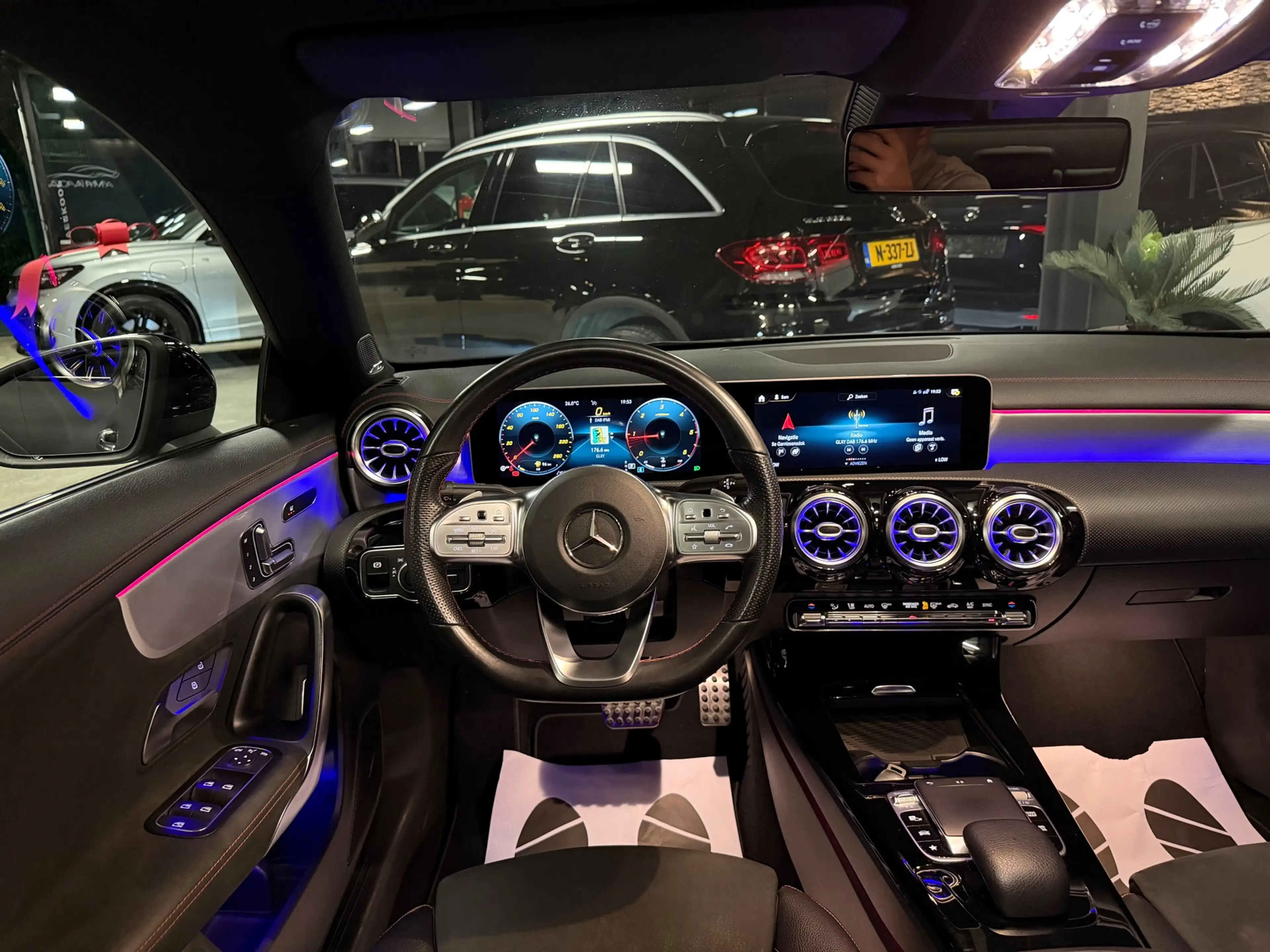 Mercedes-Benz CLA 180 AMG|PANO|SFEER|MEMORY|FULL OPTIONS — photo 13