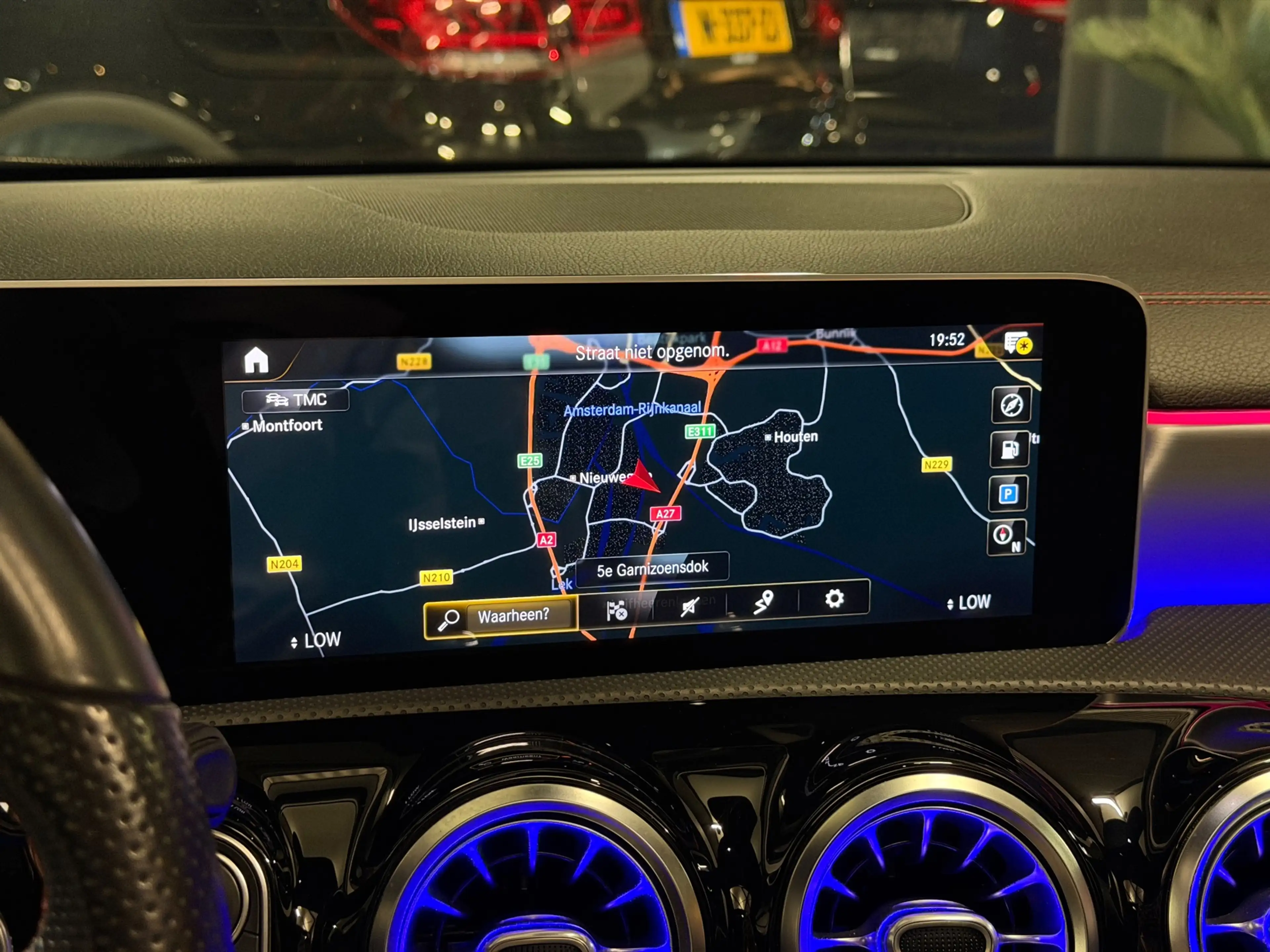 Mercedes-Benz CLA 180 AMG|PANO|SFEER|MEMORY|FULL OPTIONS — photo 29
