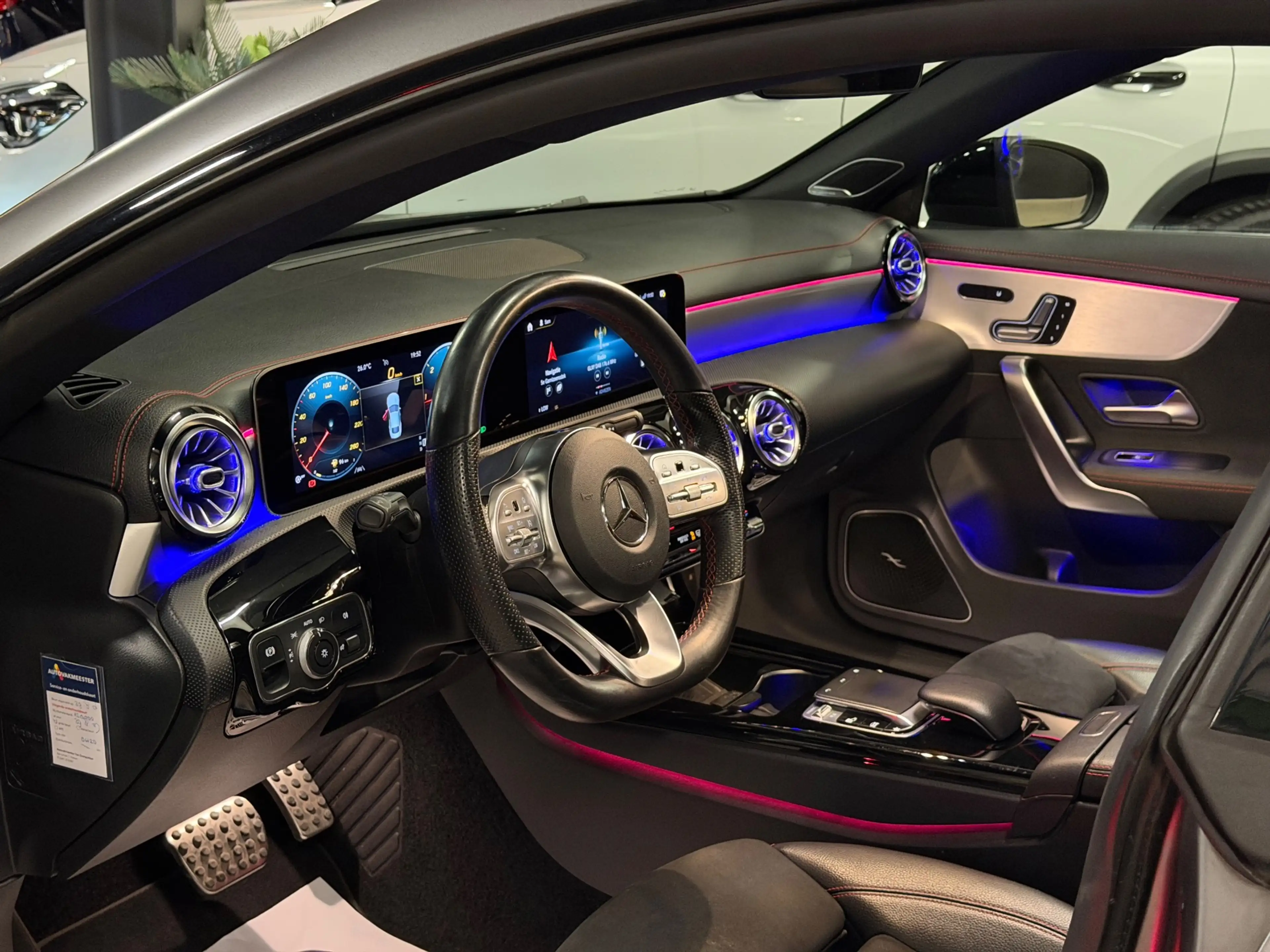 Mercedes-Benz CLA 180 AMG|PANO|SFEER|MEMORY|FULL OPTIONS — photo 12