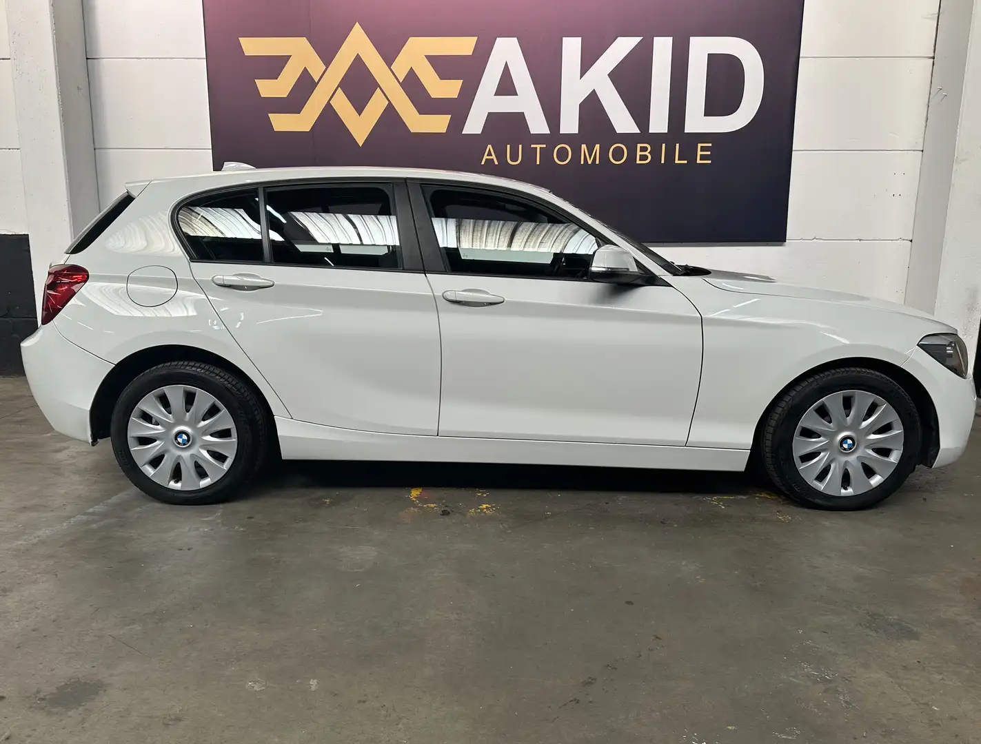 BMW 116 116i Urban Line Wit - 2