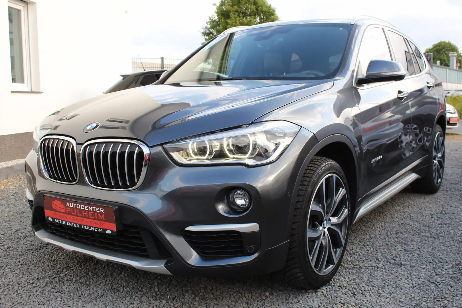 BMW X1 xDrive25d°Navi°Leder°M Sport°Stzhg Grau - 2