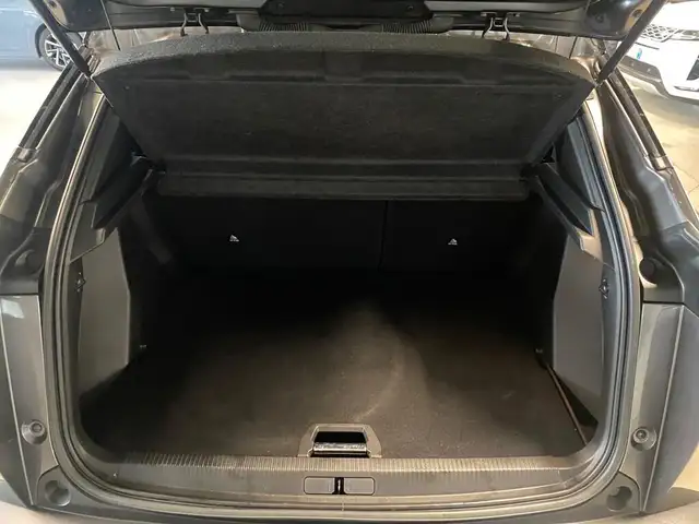 Peugeot 2008 view 9