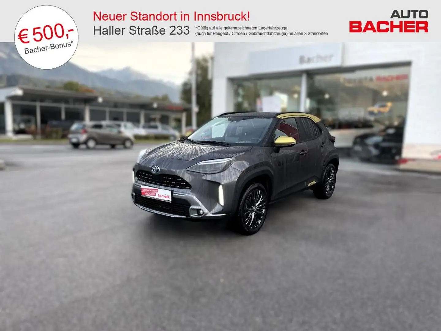 Toyota Yaris Cross 1,5 VVT-i Hybrid 4WD Adventure Panoramagladach Grijs - 1
