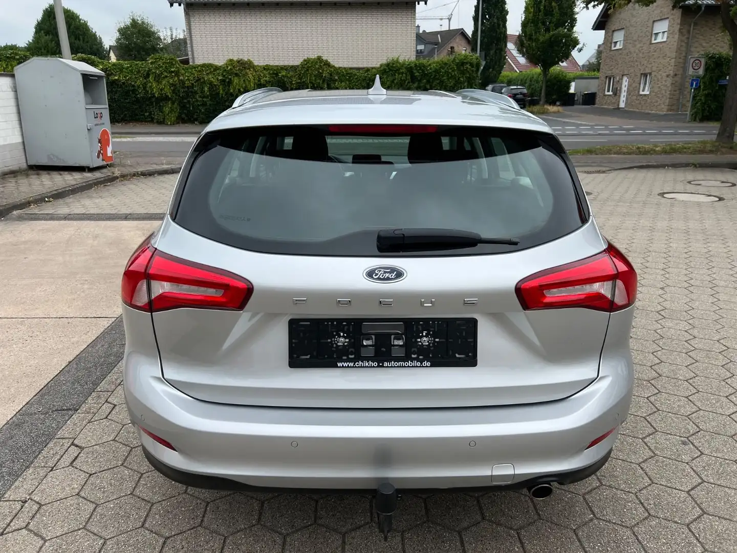 Ford Focus Turnier 1,5 TDCI AUTOMATIK/SERVICE&TÜV NEU Zilver - 2
