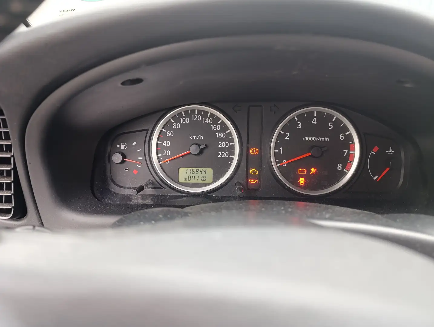 Nissan Almera 1.6l Schwarz - 2