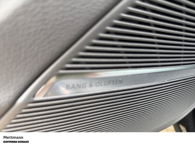 Audi Q8 SUV TFSI e 2 x S-LINE PANO B&O HUD BLACK MATRIX — photo 14