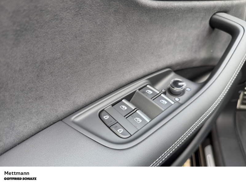 Audi Q8 SUV TFSI e 2 x S-LINE PANO B&O HUD BLACK MATRIX — photo 11