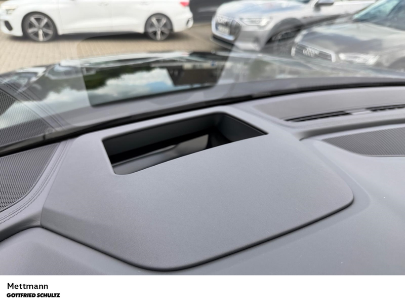 Audi Q8 SUV TFSI e 2 x S-LINE PANO B&O HUD BLACK MATRIX — photo 15