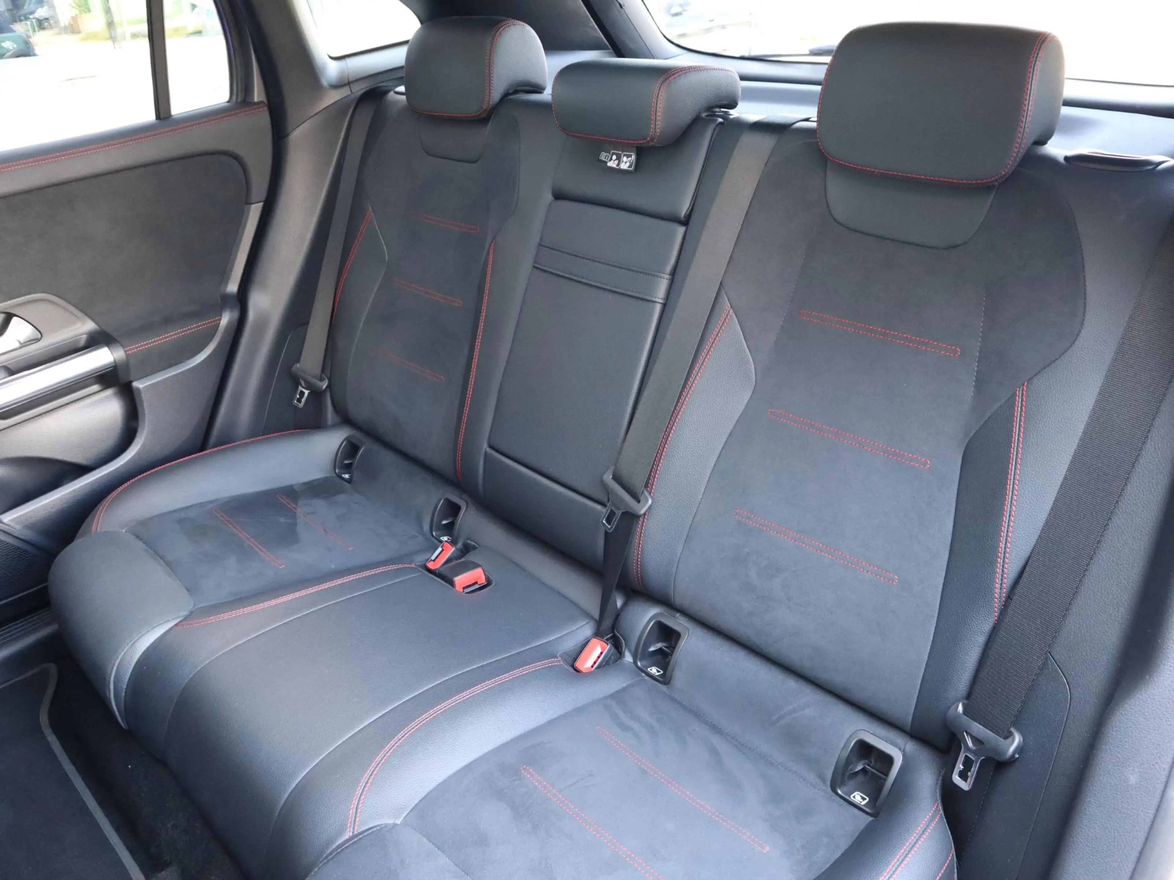 Mercedes-Benz EQA 250 Business Solution AMG 67 kWh — photo 12