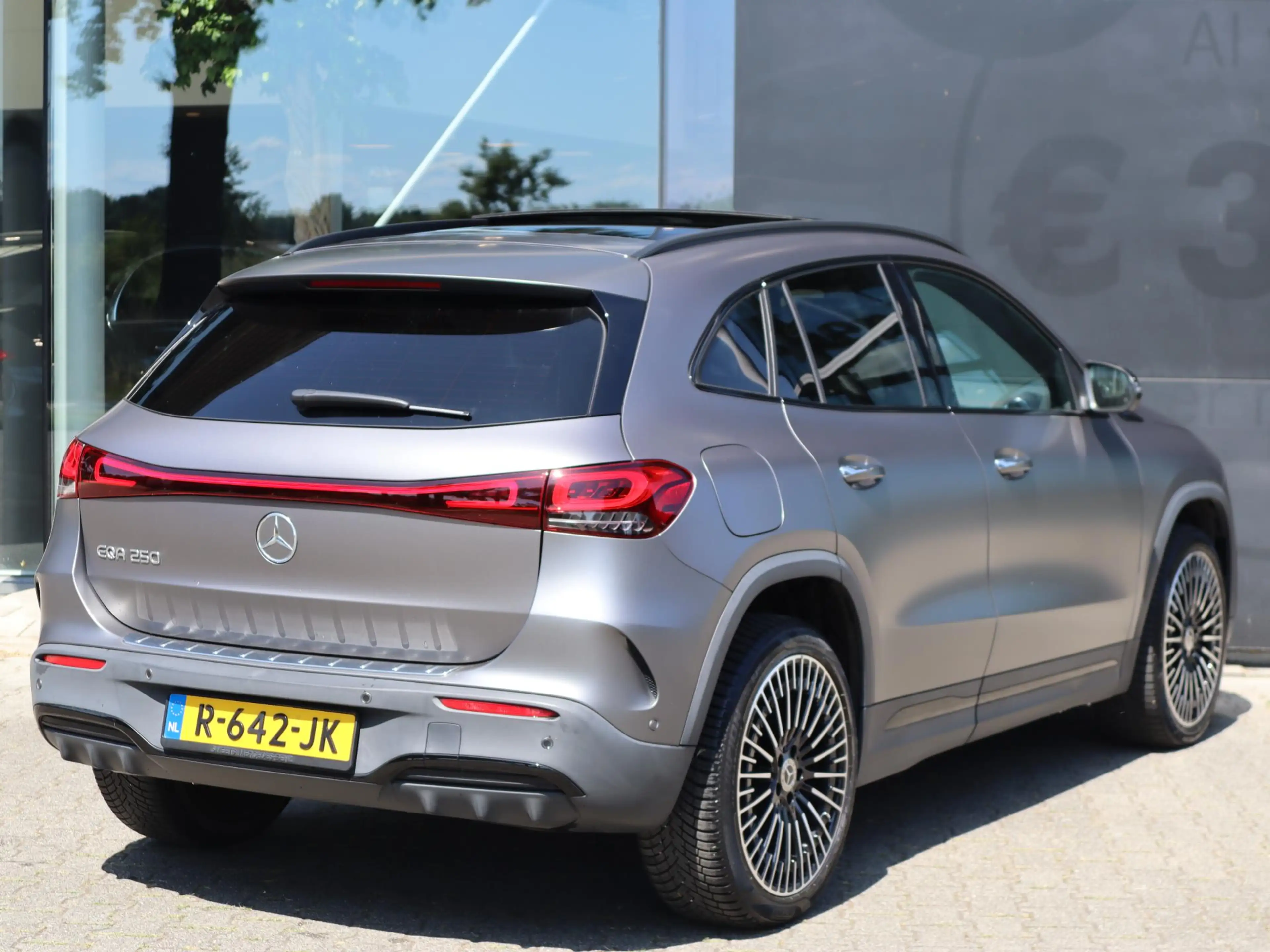 Mercedes-Benz EQA 250 Business Solution AMG 67 kWh — photo 2