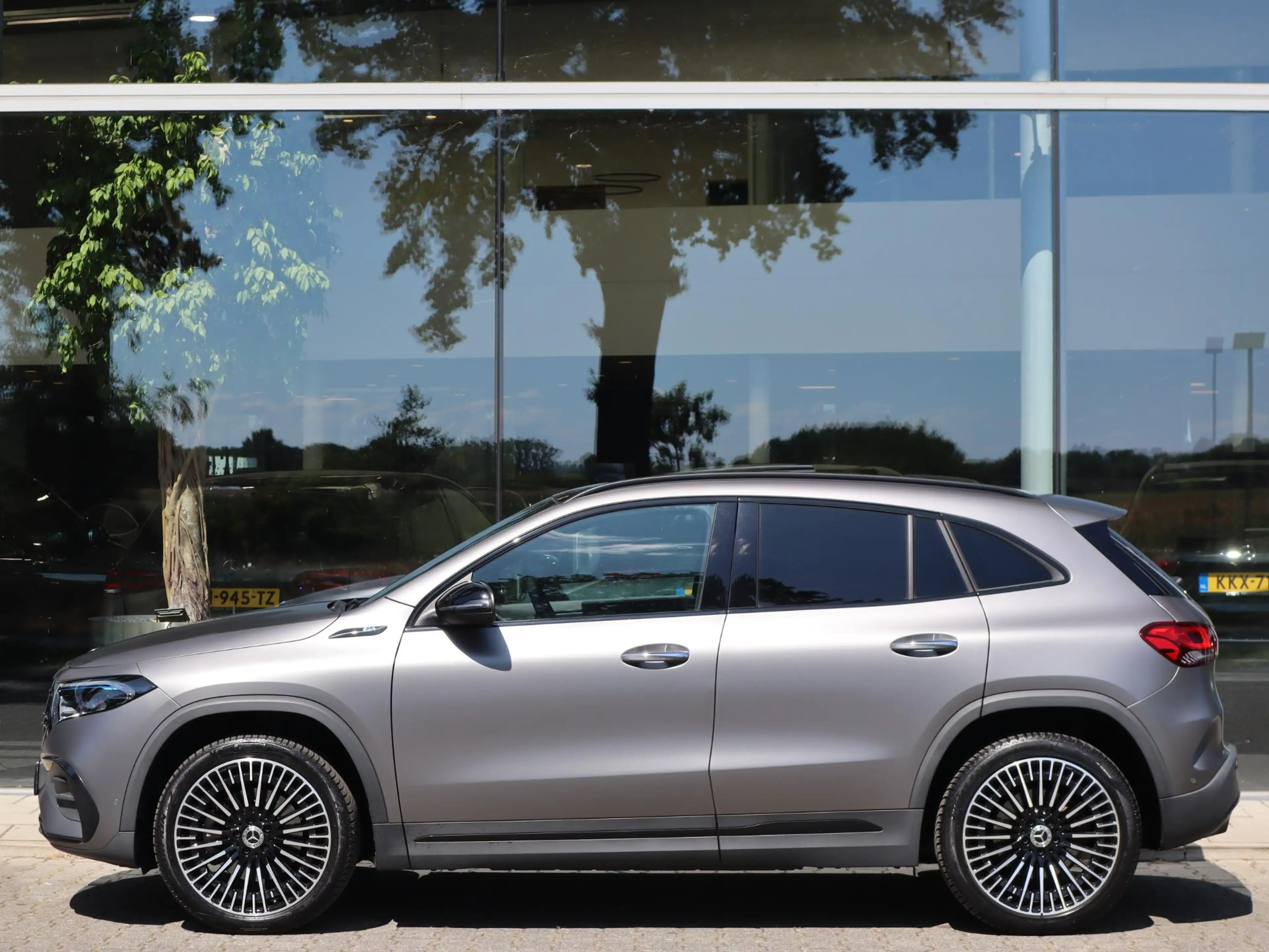 Mercedes-Benz EQA 250 Business Solution AMG 67 kWh — photo 4