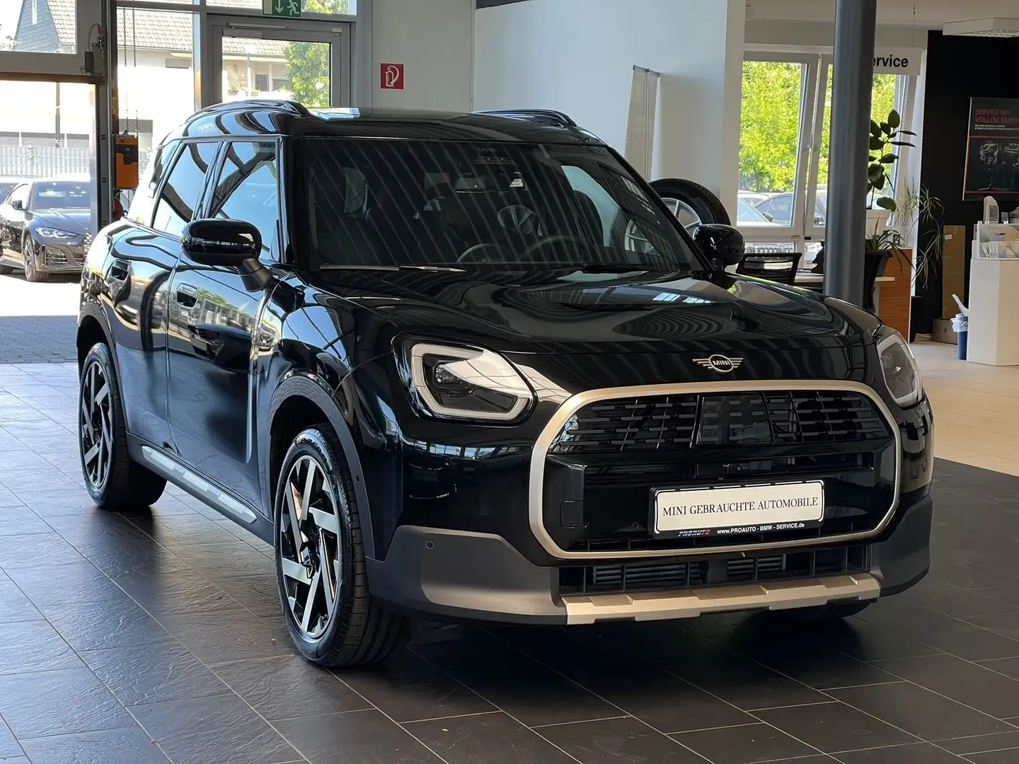 MINI Cooper C Countryman C Favoured Trim Paket XL / 19 Zoll Schwarz - 2
