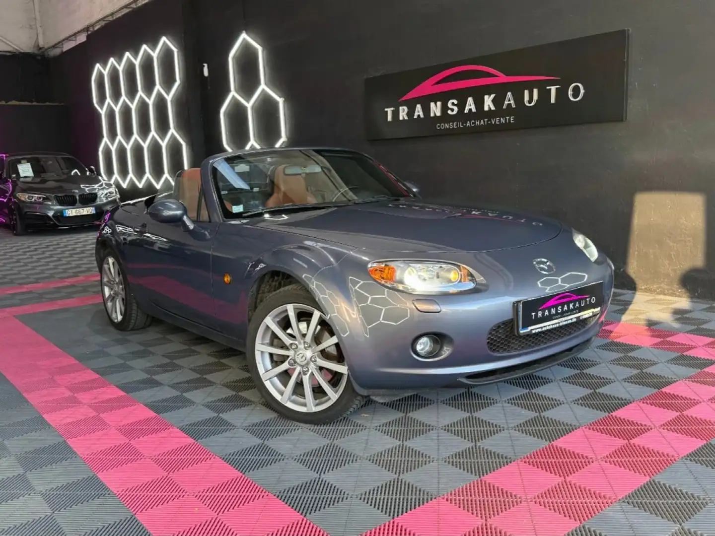 Mazda MX-5 2.0L 160 ch Performance Expression ~ Hard top cabriolet ~ Sièges chauffants ~ Sono Bose ~ Gris - 1