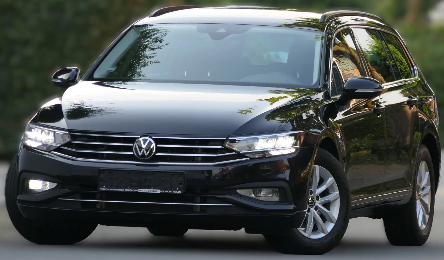 Volkswagen Passat Variant BUSINESS+DSG+LED+ALU+NAVI+ACC+AHK+RFK+DAB+APP+FSE Noir - 1