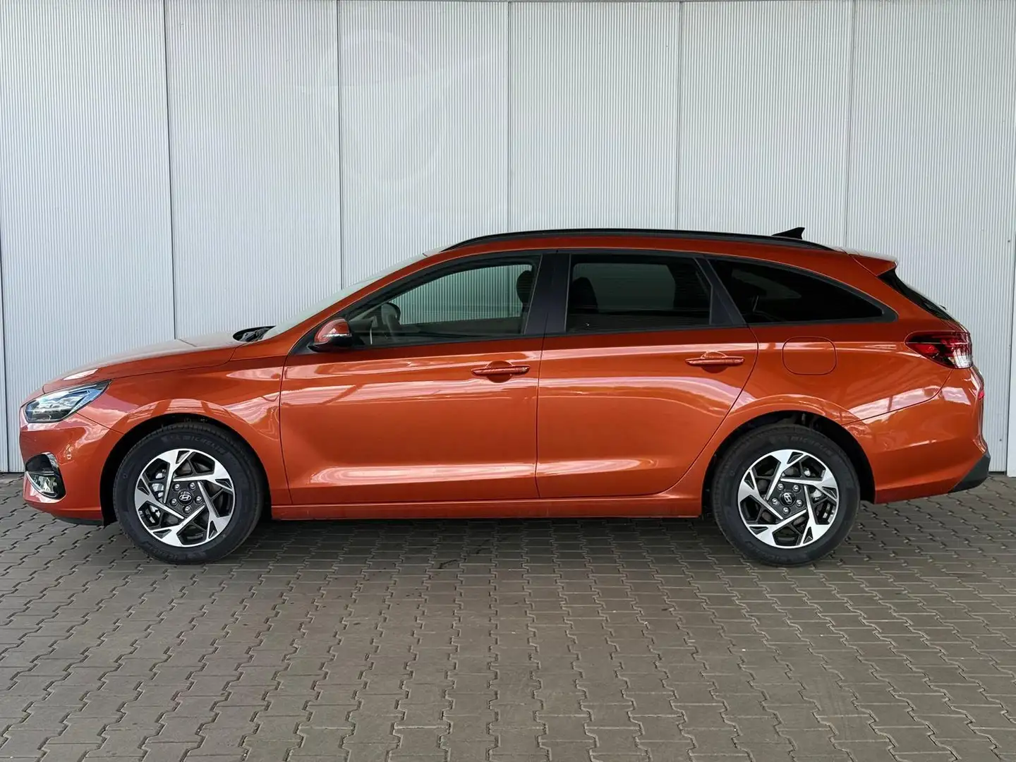 Hyundai i30 Kombi Comfort+1.5 GDI 6MT / Navi PDC V.&H. Kame... Orange - 2