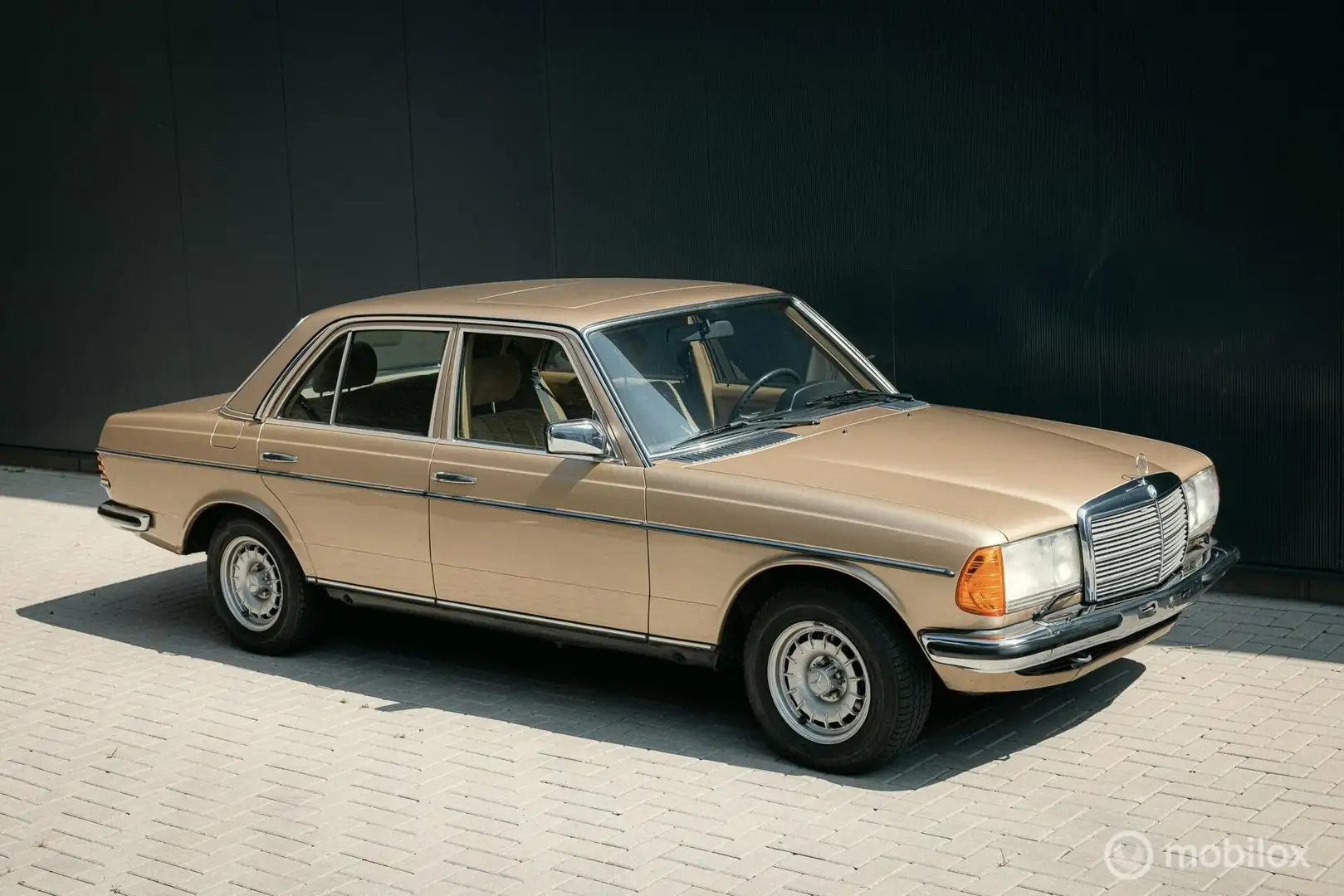 Mercedes-Benz 300 W123 200-300 serie 280E Bruin - 1