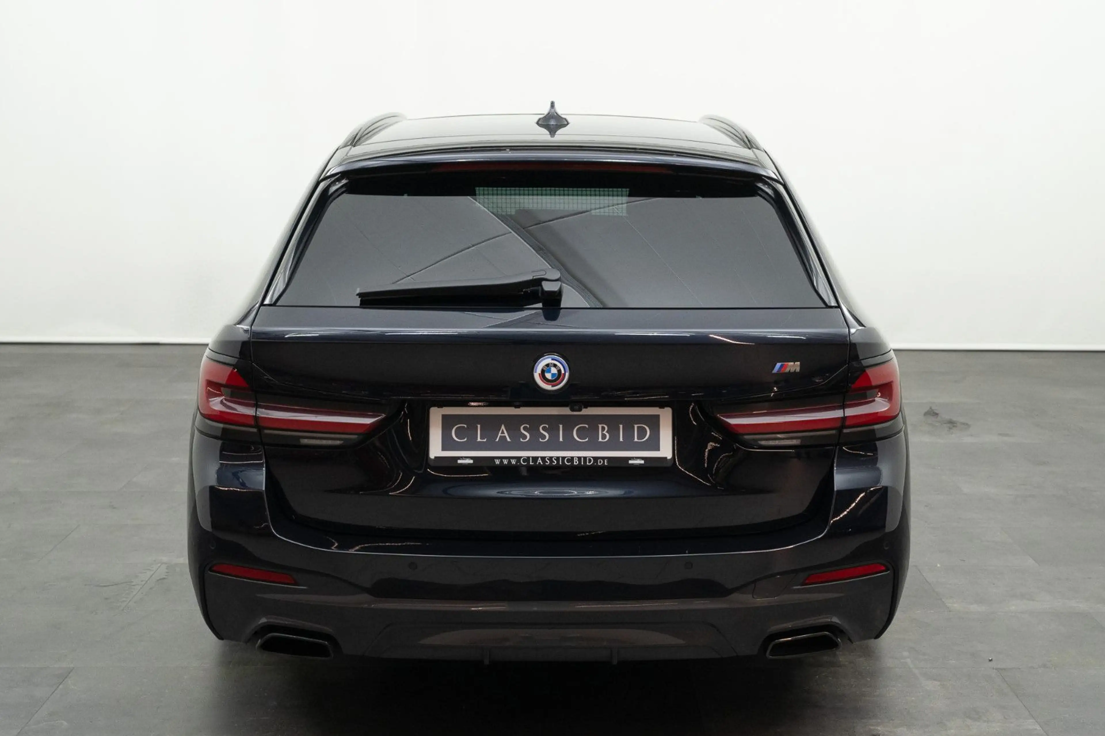 BMW 530 e Touring M Sport — photo 4