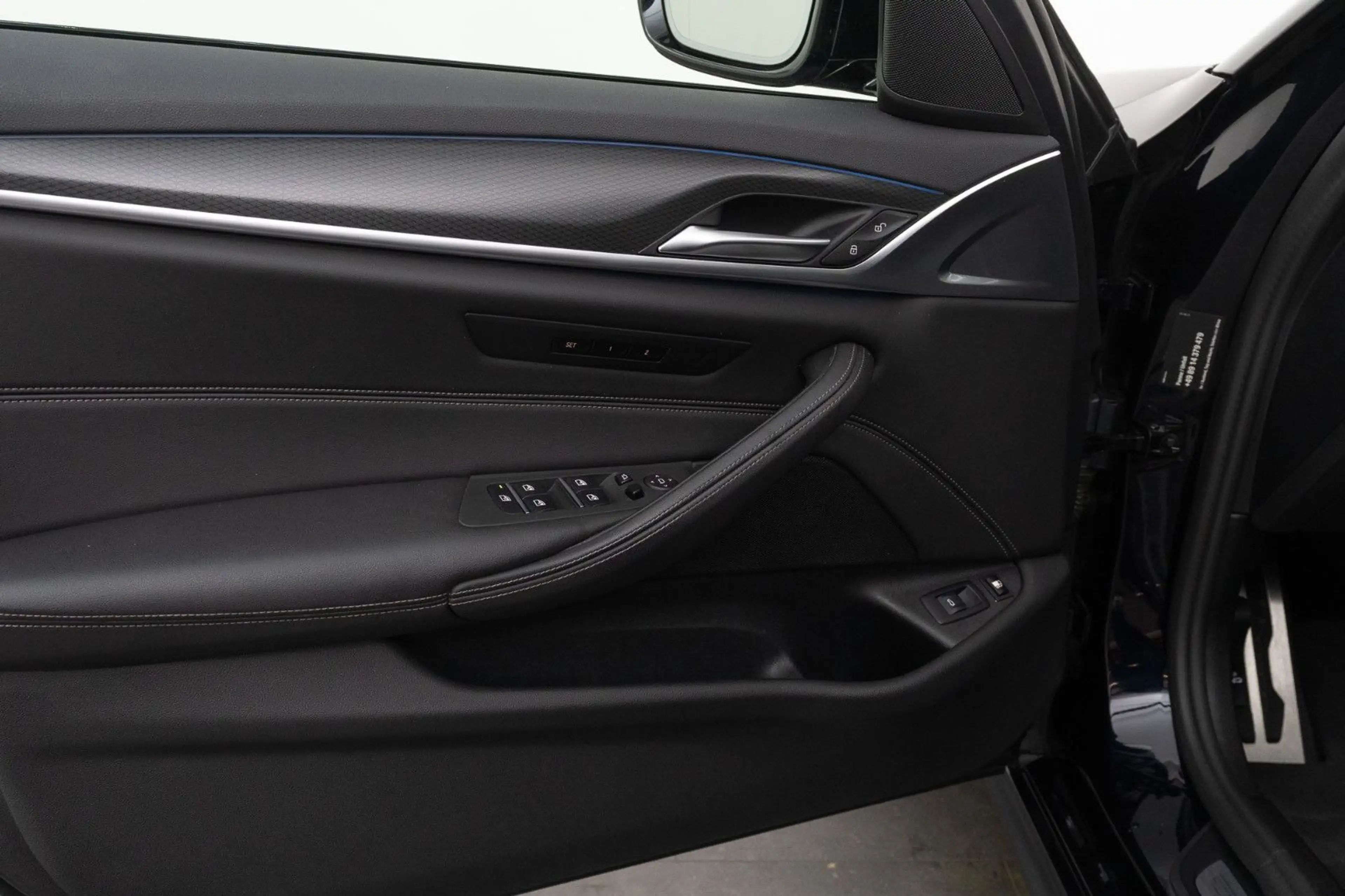 BMW 530 e Touring M Sport — photo 11