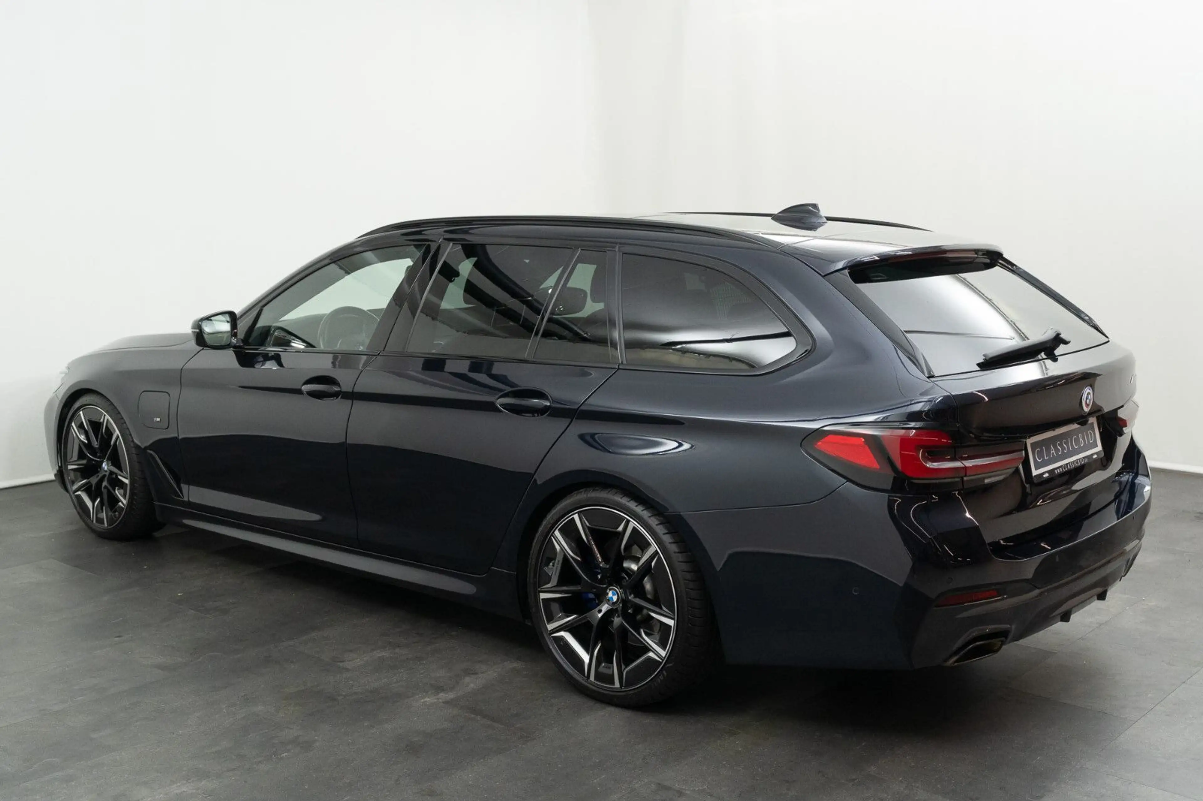 BMW 530 e Touring M Sport — photo 5