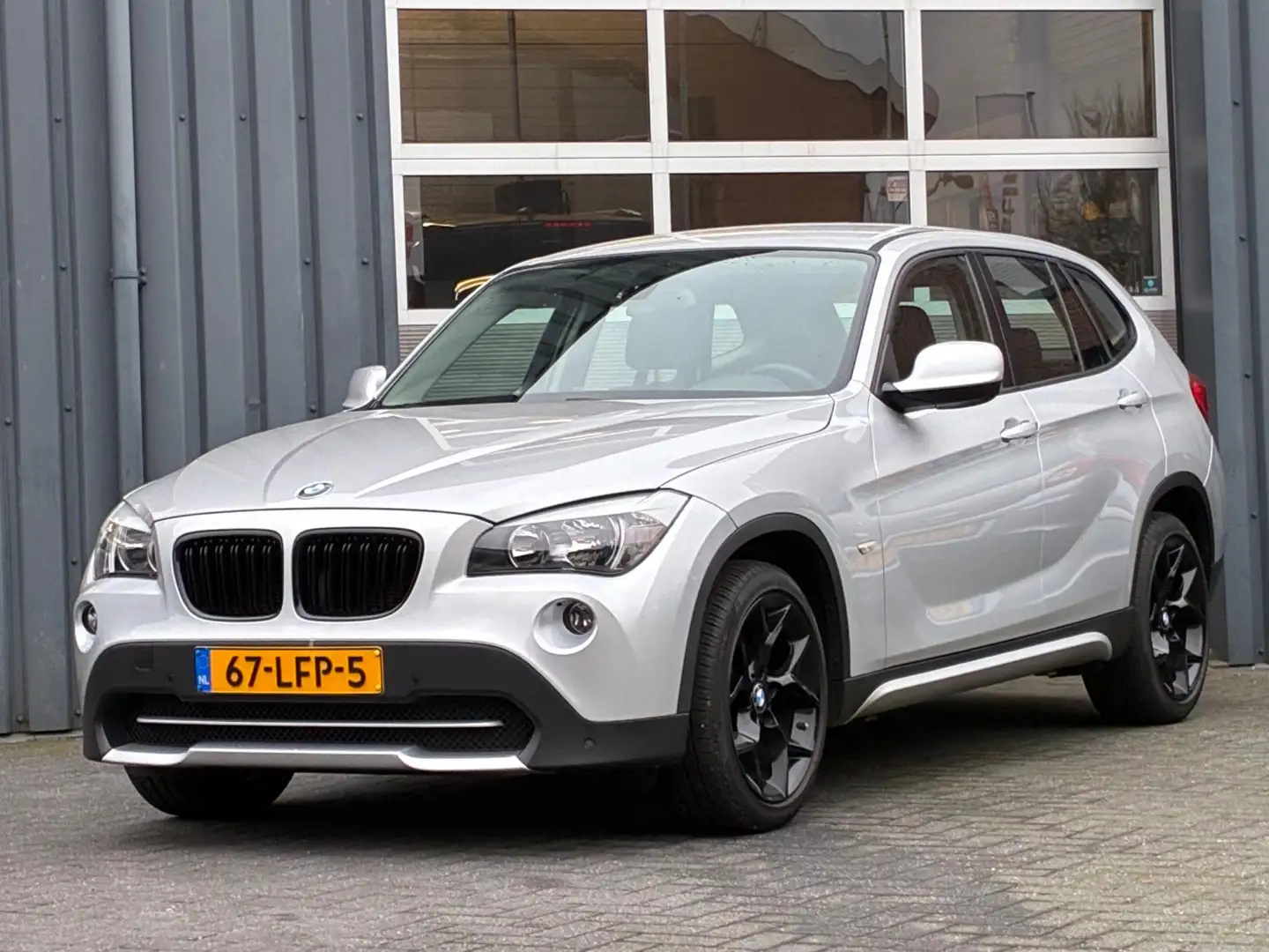 BMW X1 SDrive18i Executive Automaat Clima Navi Stoelverwa Gris - 1