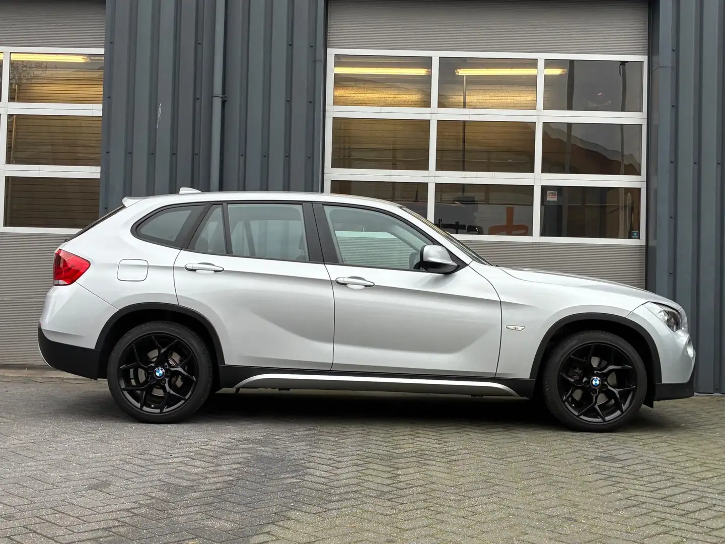 BMW X1 SDrive18i Executive Automaat Clima Navi Stoelverwa Gris - 2