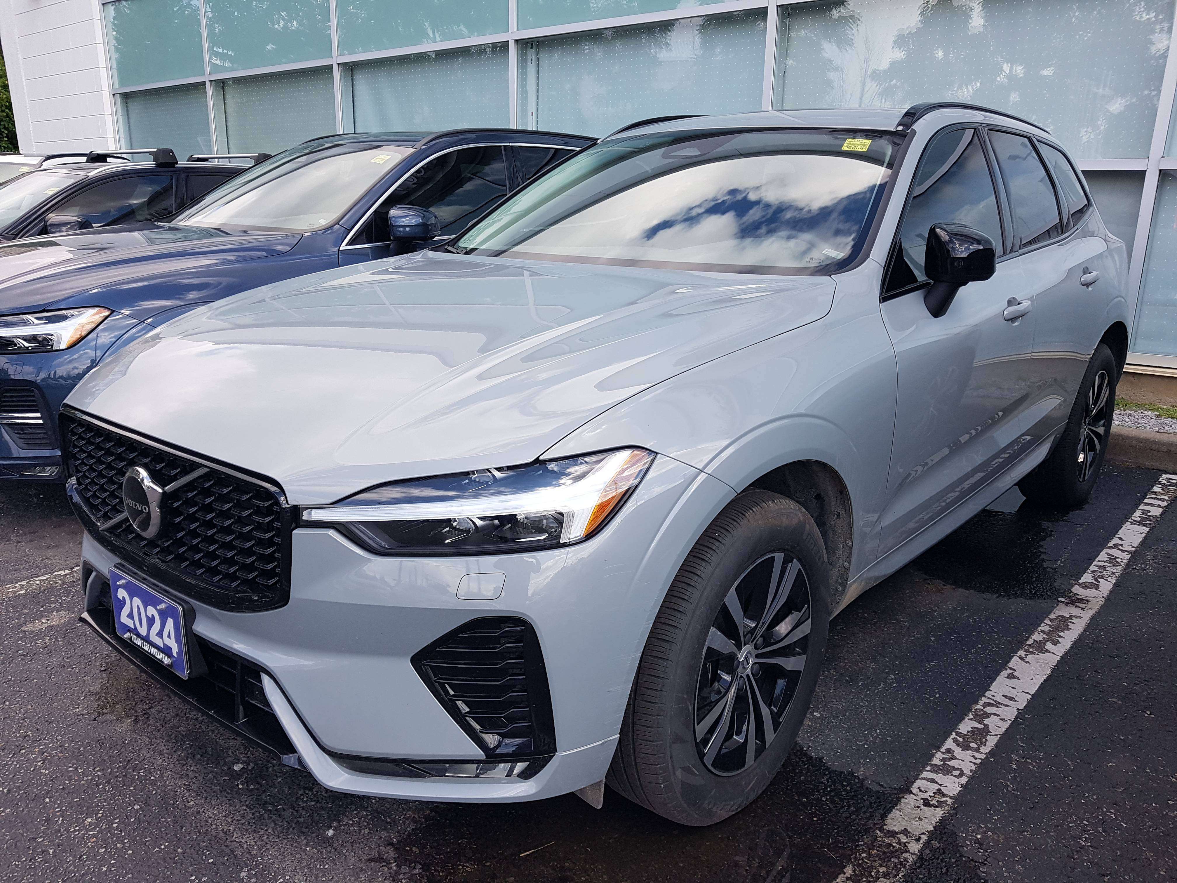 2024 Volvo XC60 B5 AWD Core Dark Theme