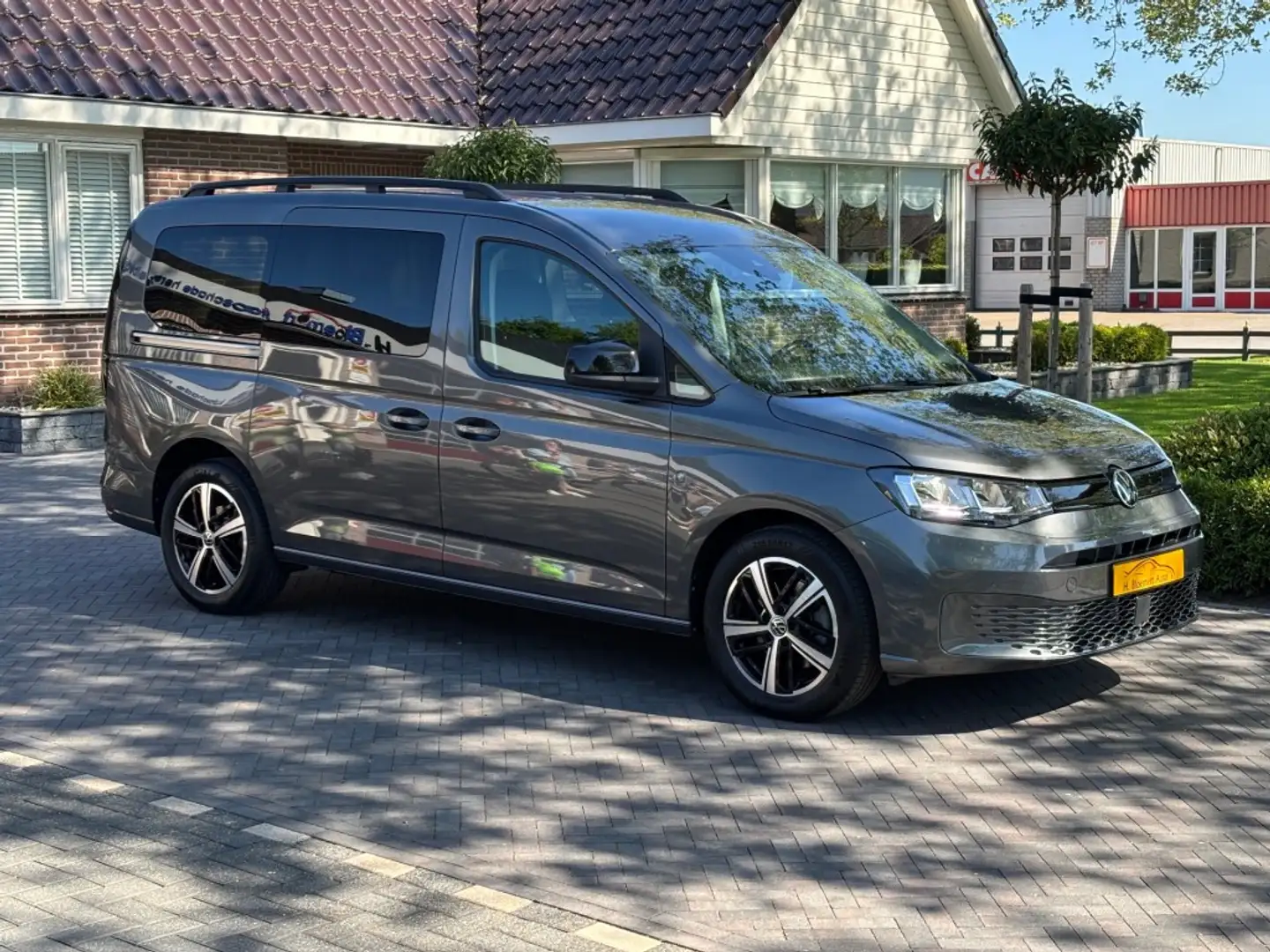 Volkswagen Caddy Maxi 1.5 TSI 115pk DSG Life , Navi, Cruise, Trekha Grijs - 1